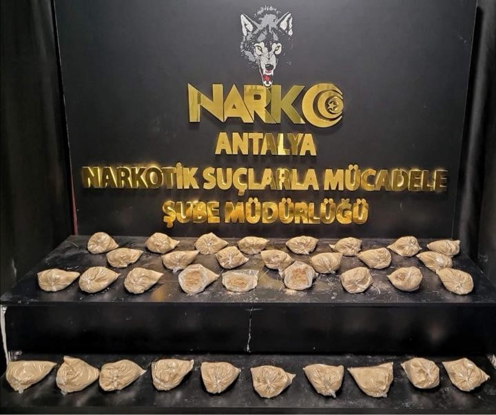 MURATPAŞA İLÇESİNDE DÜZENLENEN OPERASYONDA 16 KİLOGRAM 650 GRAM EROİN ELE GEÇİRİLDİ.