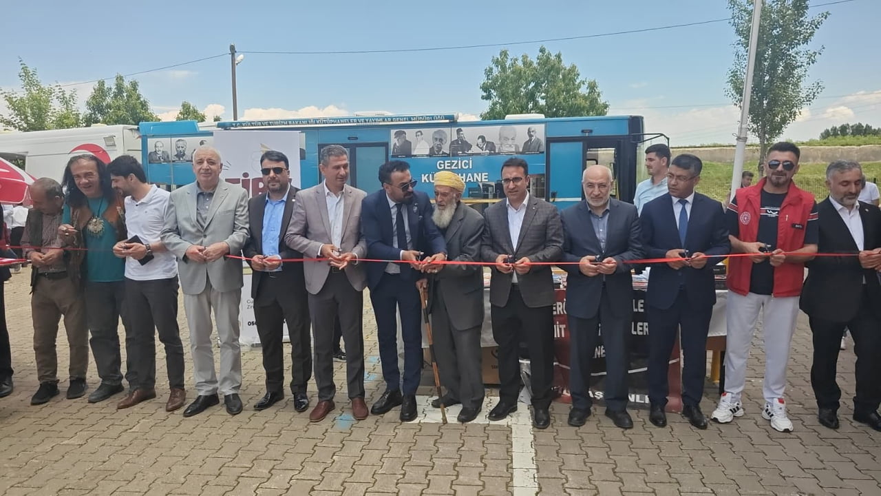 MUŞ'TA DÜZENLENEN "KÖKLERDEN GELECEĞE TARİHİ KAHRAMANLAR" PROGRAMINDA ÖĞRENCİLER, TÜRK TARİHİNE...