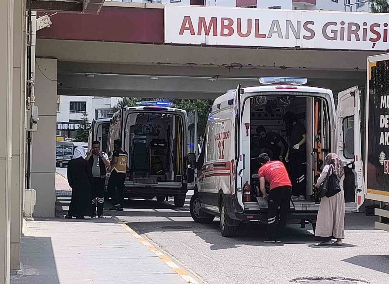 MUŞ'TA İKİ AİLE ARASINDA ARAZİ MESELESİ NEDENİYLE ÇIKAN SİLAHLI KAVGADA 1 KİŞİ HAYATINI...