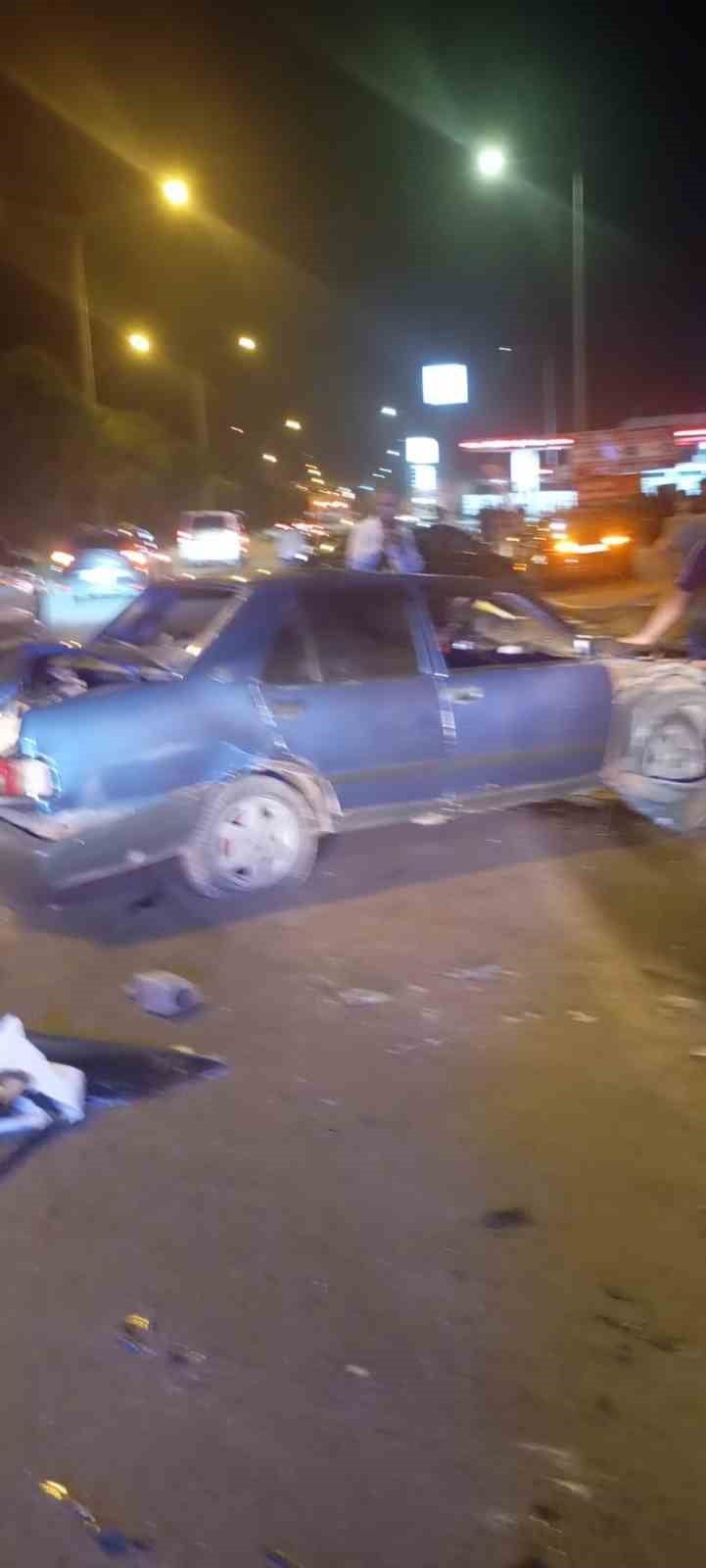 MUŞ'TA KONTROLDEN ÇIKAN OTOMOBİLİN PARK HALİNDEKİ ARAÇLARA ÇARPIP, ARDINDAN ELEKTRONİK DENETLEME...