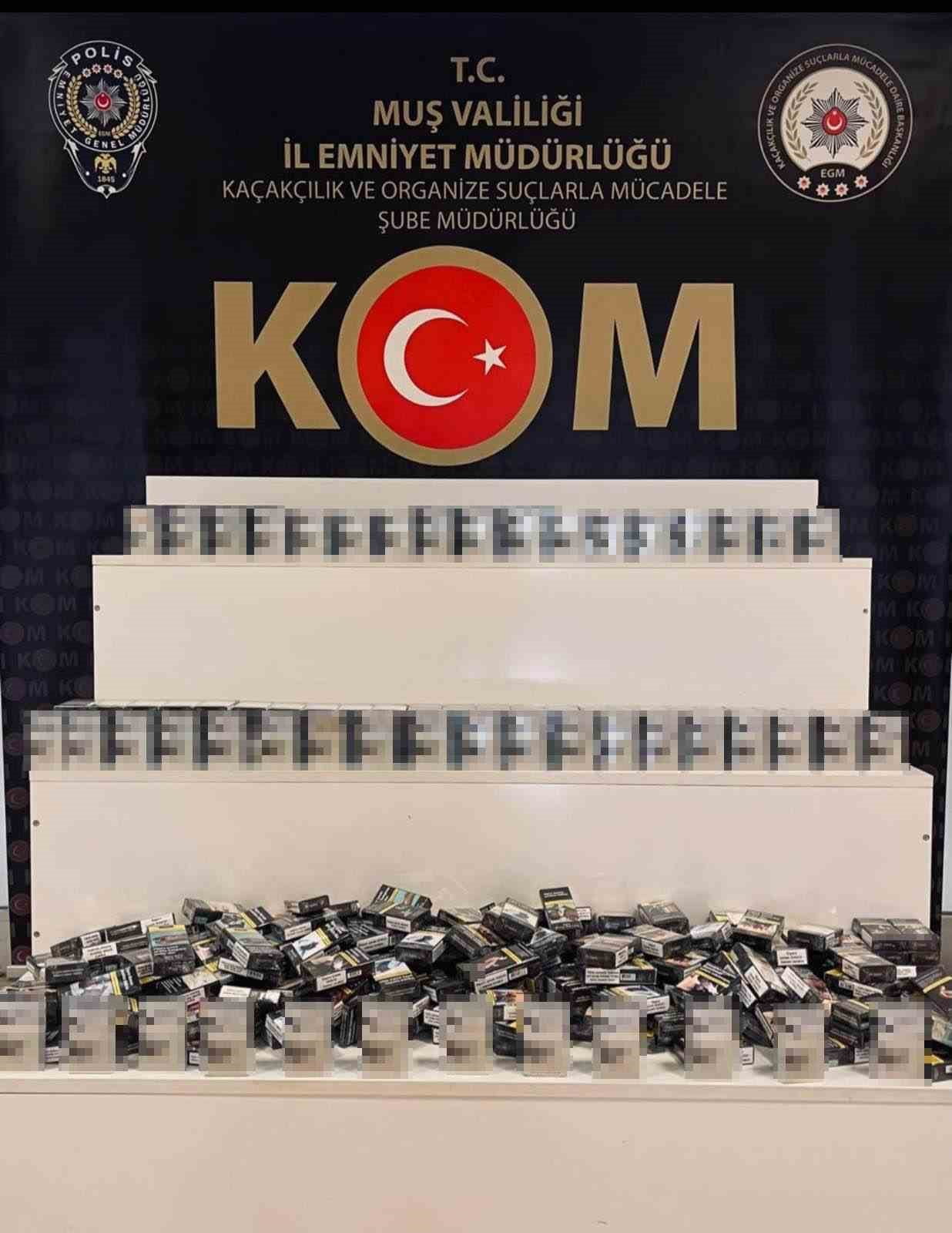 MUŞ'TA POLİS EKİPLERİNCE DÜZENLENEN OPERASYONDA 499 PAKET KAÇAK SİGARA ELE GEÇİRİLDİ.