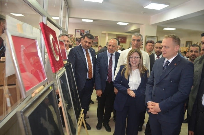 MUŞ'UN BULANIK İLÇESİNDE HAYAT BOYU ÖĞRENME HAFTASI KAPSAMINDA DÜZENLENEN YILSONU SERGİSİ...