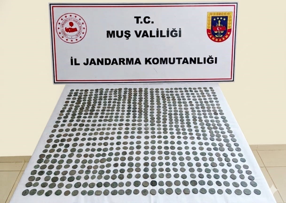 MUŞ'UN BULANIK İLÇESİNDE JANDARMA EKİPLERİNCE DÜZENLENEN OPERASYONDA, BİZANS DÖNEMİNE AİT OLDUĞU...