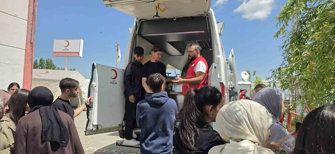 MUŞ PROF. DR. FUAT SEZGİN ANADOLU LİSESİ ÖĞRENCİLERİ, TÜRK KIZILAY’I HASKÖY LOJİSTİK MERKEZİNİ...