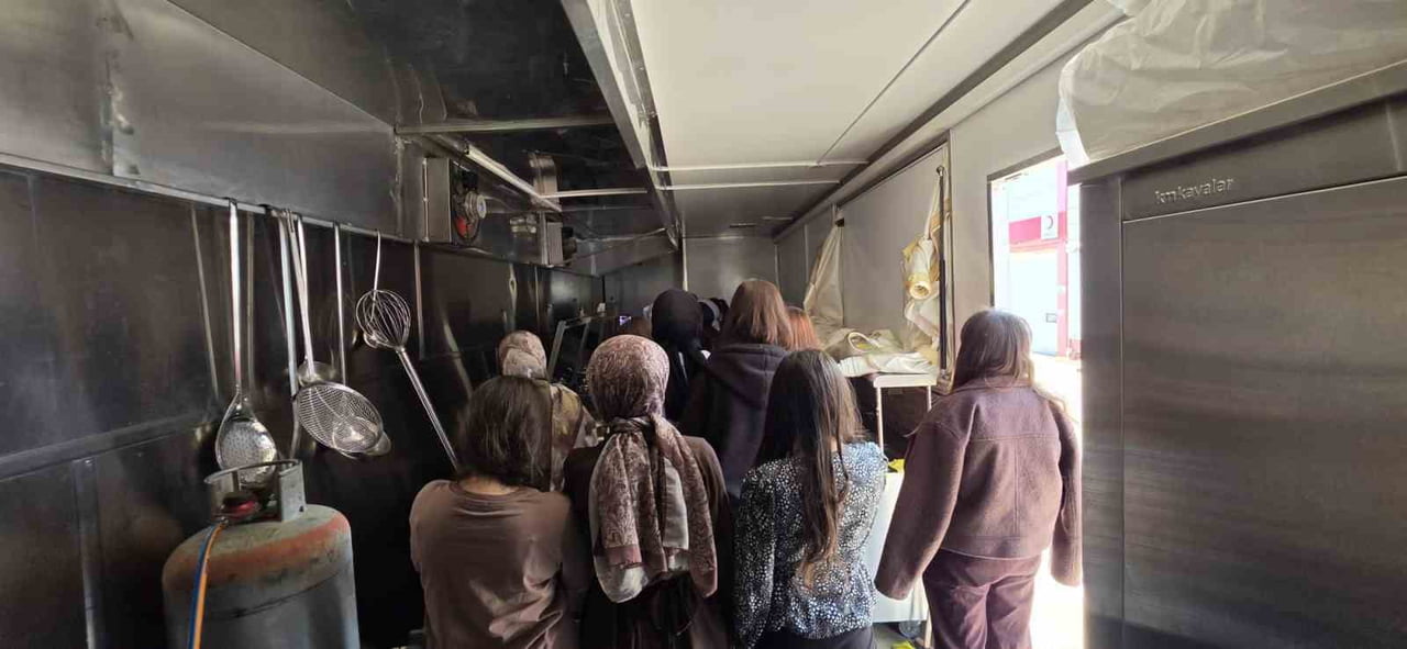 MUŞ PROF. DR. FUAT SEZGİN ANADOLU LİSESİ ÖĞRENCİLERİ, TÜRK KIZILAY’I HASKÖY LOJİSTİK MERKEZİNİ...