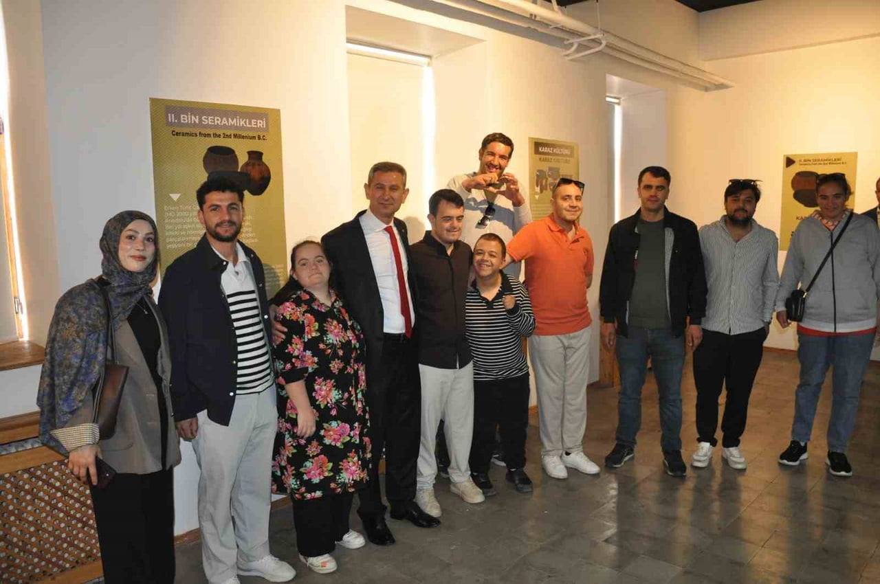 MÜZELER HAFTASI KAPSAMINDA MUŞ MÜZESİ’Nİ ZİYARET EDEN ÖZEL BİREYLER, KENTİN TARİHÎ VE KÜLTÜREL...