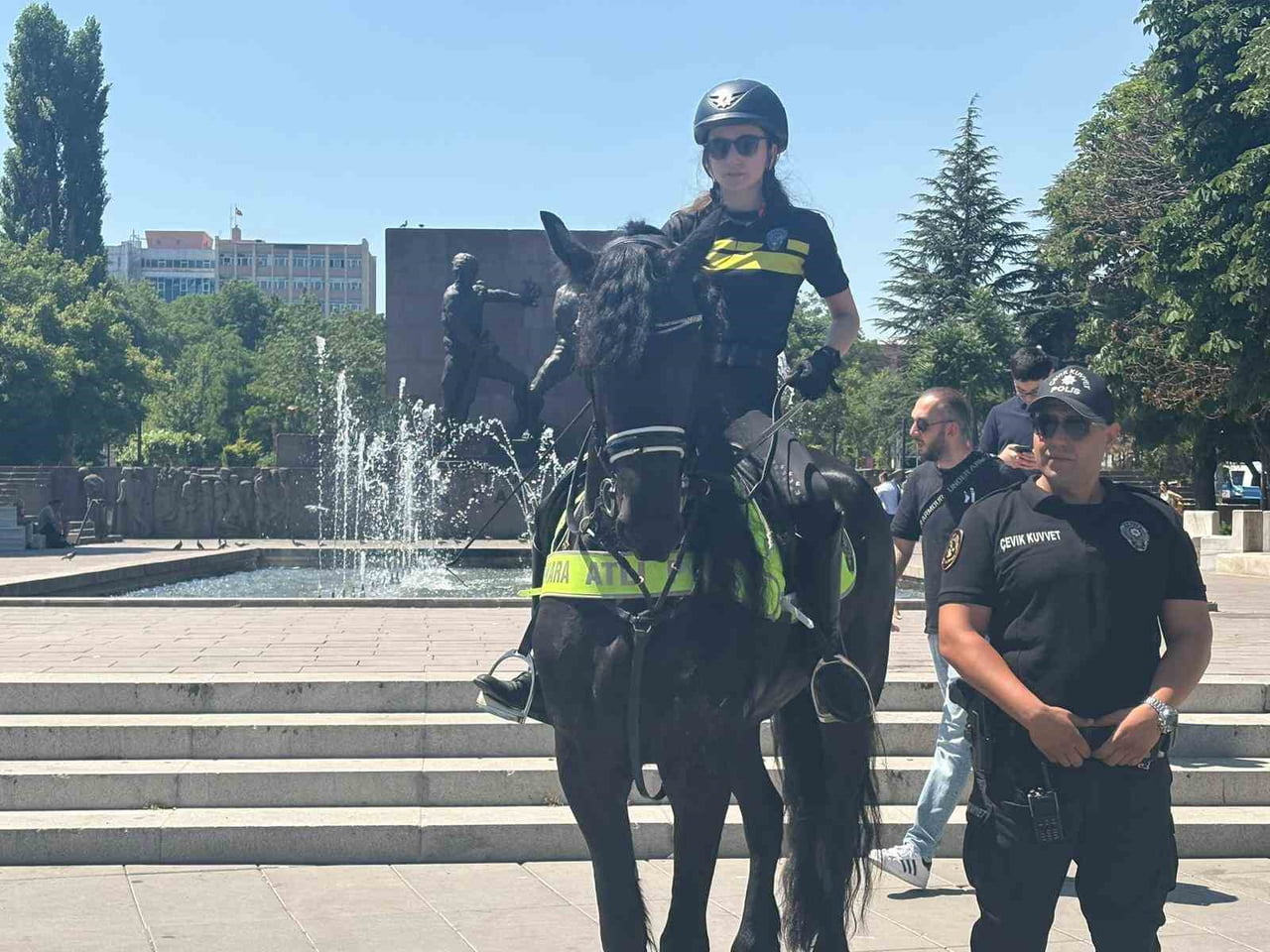 NATO LİDERLER ZİRVESİ ÖNCESİNDE ANKARA’DA GÜVENLİK TEDBİRLERİ ARTIRILIRKEN, ATLI POLİS GRUP...
