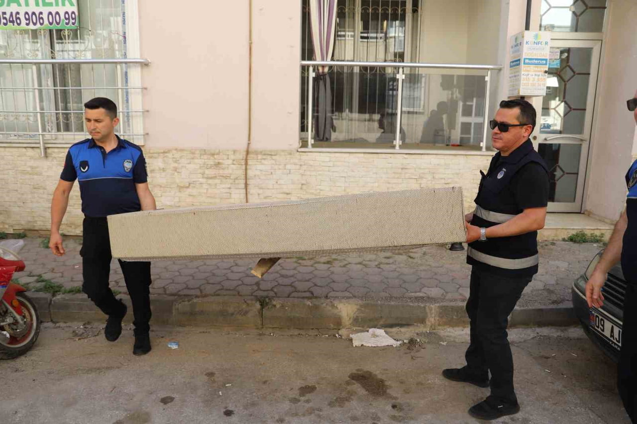 NAZİLLİ BELEDİYESİ’NDEN KALDIRIM İŞGALLERİNE DENETİM