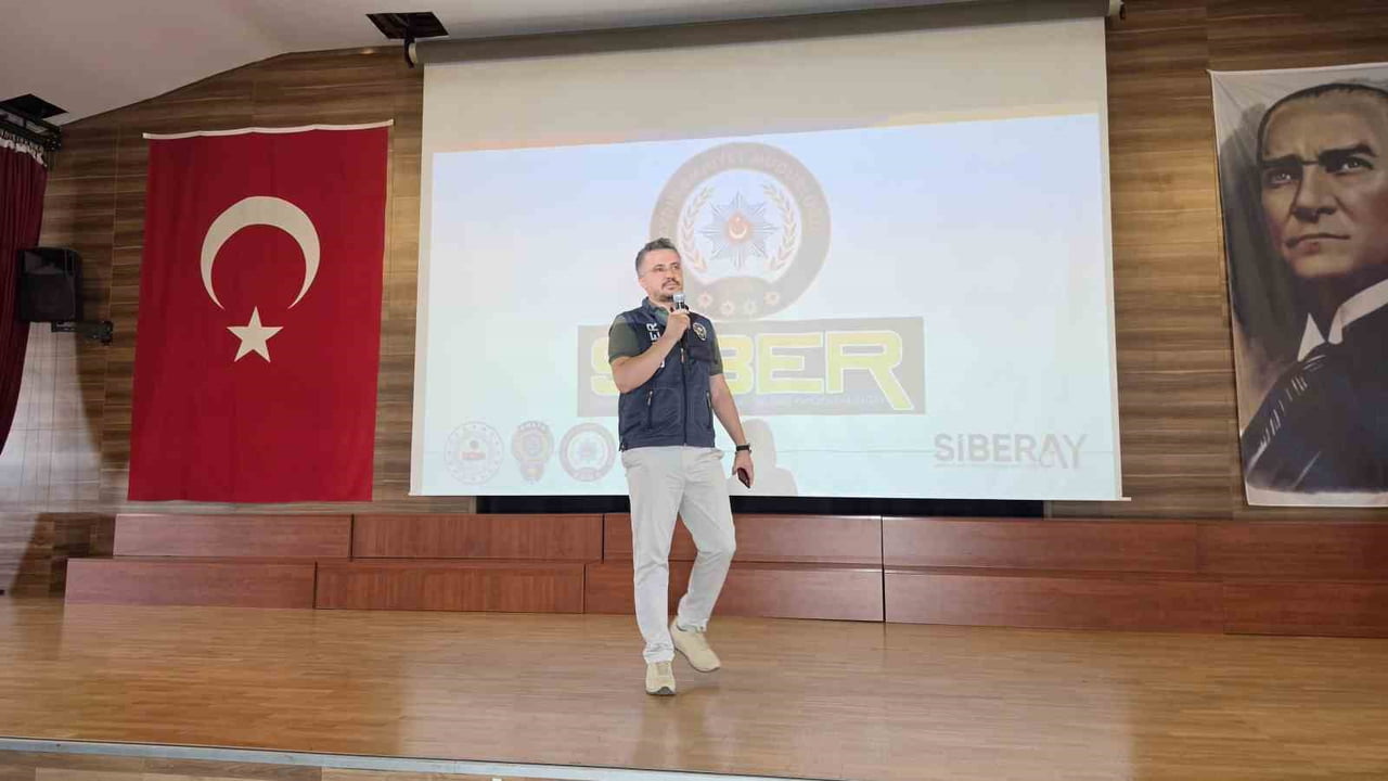 NAZİLLİ’DE SİBER GÜVENLİK BİLGİLENDİRME SEMİNERİ DÜZENLENDİ