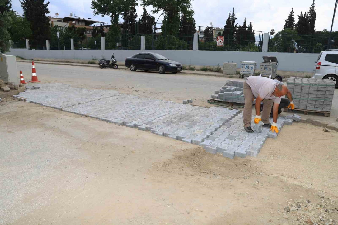NAZİLLİ’DE YOL ÇALIŞMALARI SÜRÜYOR