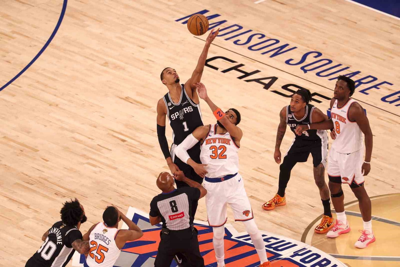 NBA FİNALLERİ ÜÇÜNCÜ MAÇINDA SAN ANTONİO SPURS, DEPLASMANDA NEW YORK KNİCKS’İ 115-111 MAĞLUP ETTİ...
