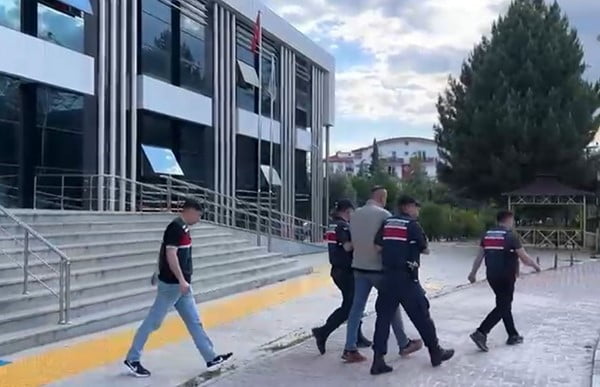 NECATİ B. ÇIKARILDIĞI MAHKEMECE TUTUKLANARAK CEZAEVİNE GÖNDERİLDİ.