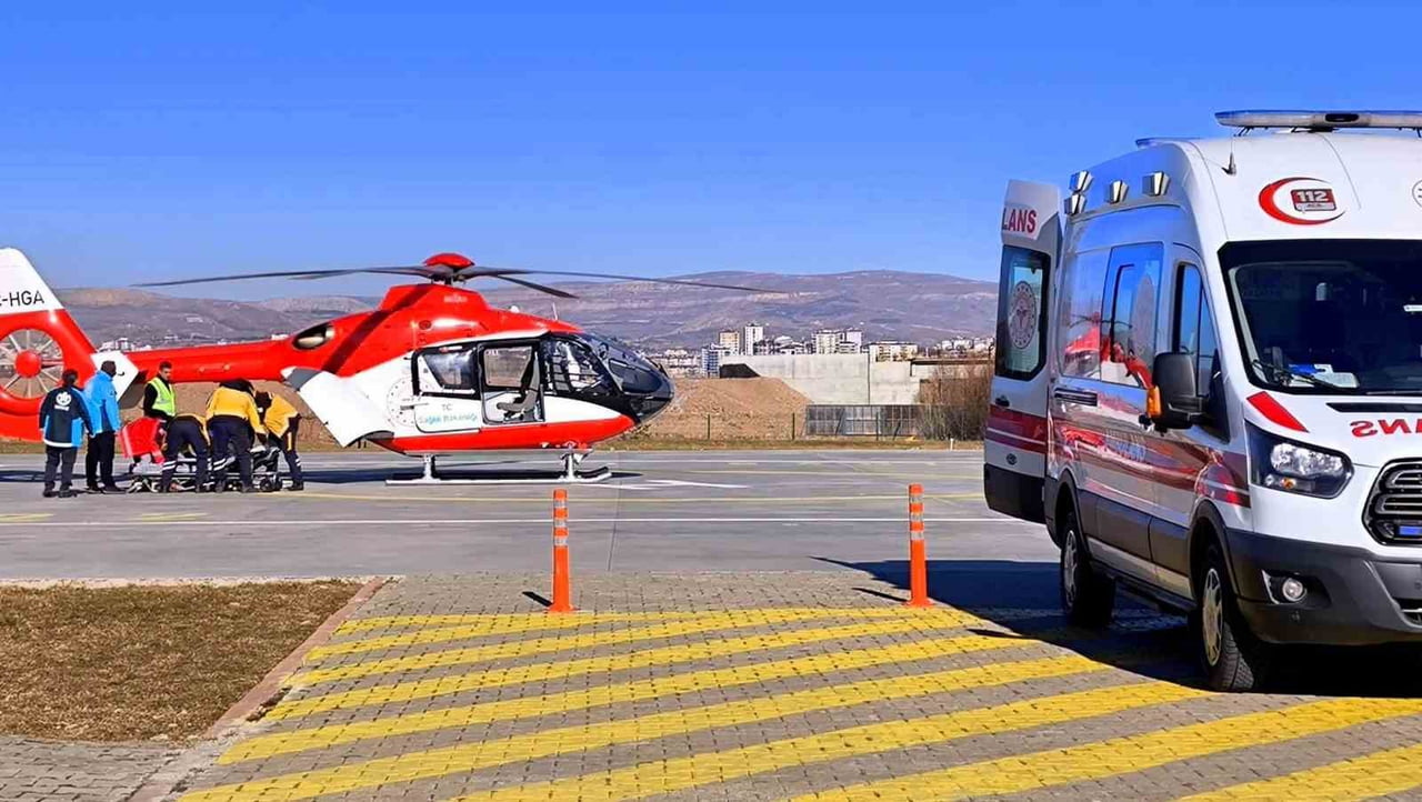 NEFES DARLIĞI YAŞAYAN HASTA AMBULANS HELİKOPTERLE ERZİNCAN’A SEVK EDİLDİ