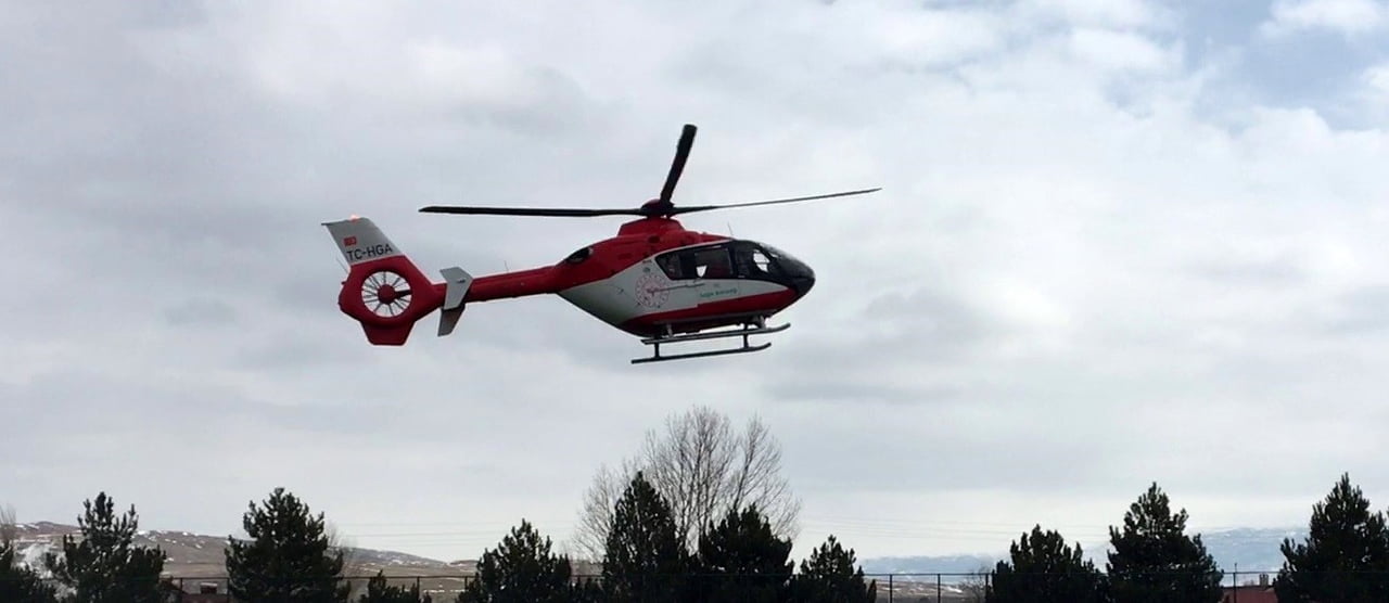 NEFES DARLIĞI YAŞAYAN HASTA AMBULANS HELİKOPTERLE ERZİNCAN’A SEVK EDİLDİ