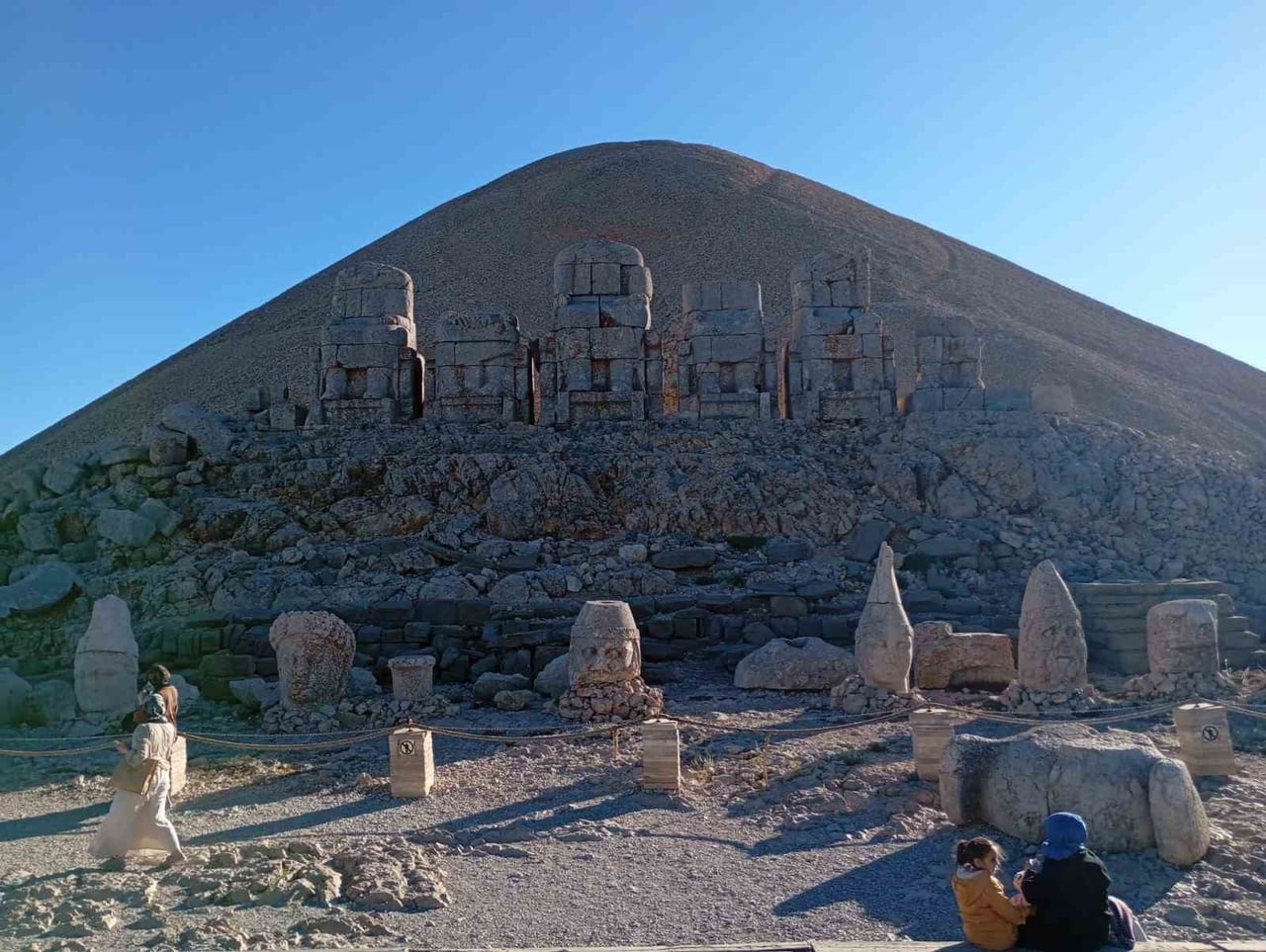 NEMRUT DAĞI'NDA GÜN DOĞUMU VE GÜN BATIMI YOĞUN İLGİ GÖRÜYOR
