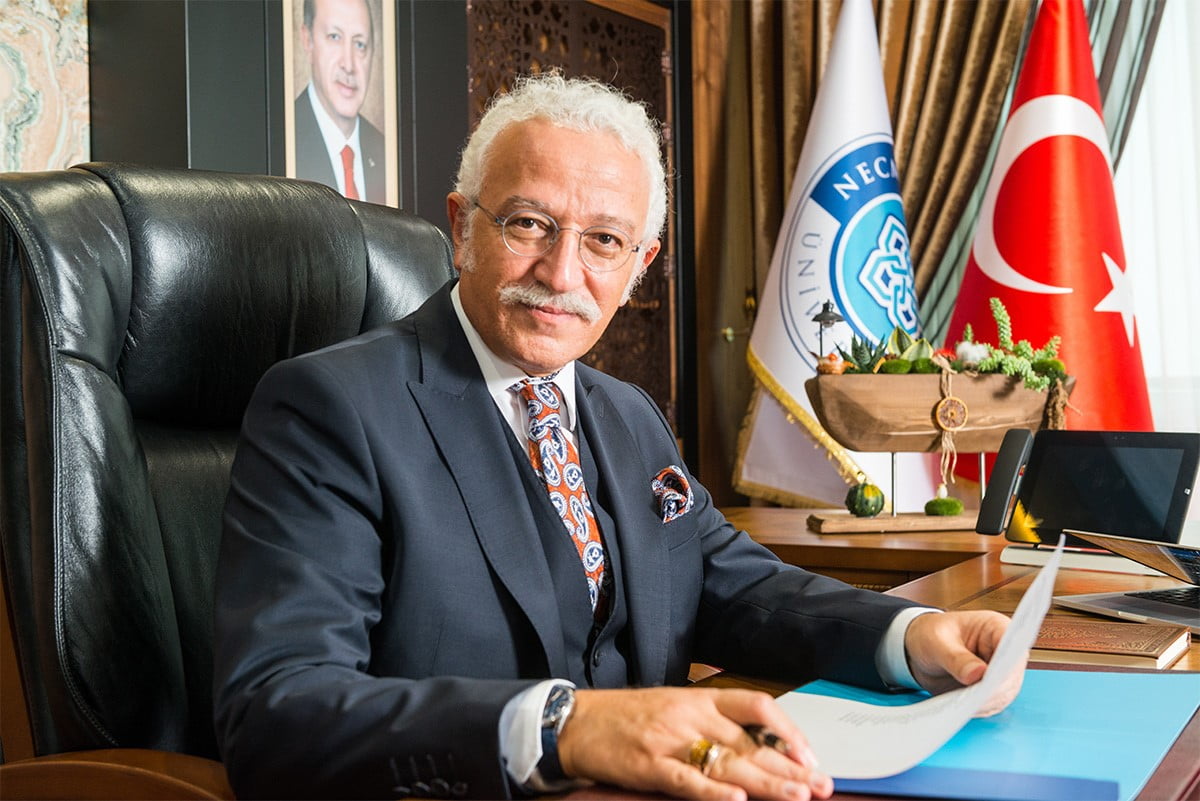NEÜ REKTÖRÜ PROF. DR. CEM ZORLU