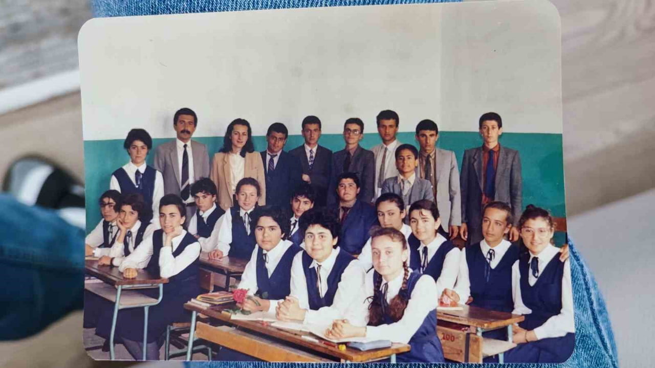NEVİN YEŞİLYAPRAK 45 YIL ÖNCE EŞİ MUSTAFA YEŞİLYAPRAK İLE ADANA'NIN KARATAŞ İLÇESİNDE ÖĞRETMENLİK...