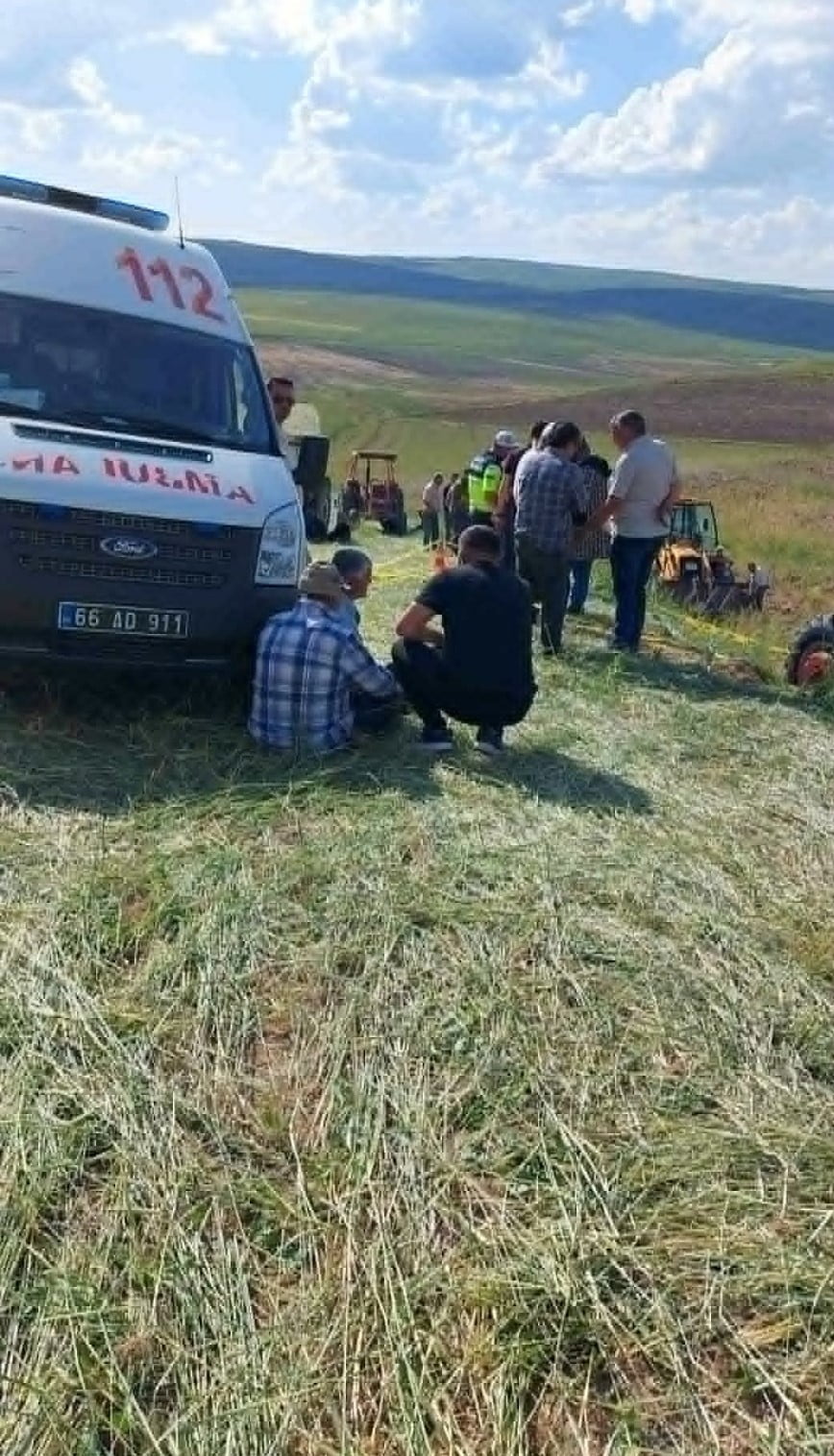 NEVŞEHİR'DE DEVRİLEN TRAKTÖRÜN ALTINDA KALAN SÜRÜCÜ HAYATINI KAYBETTİ.