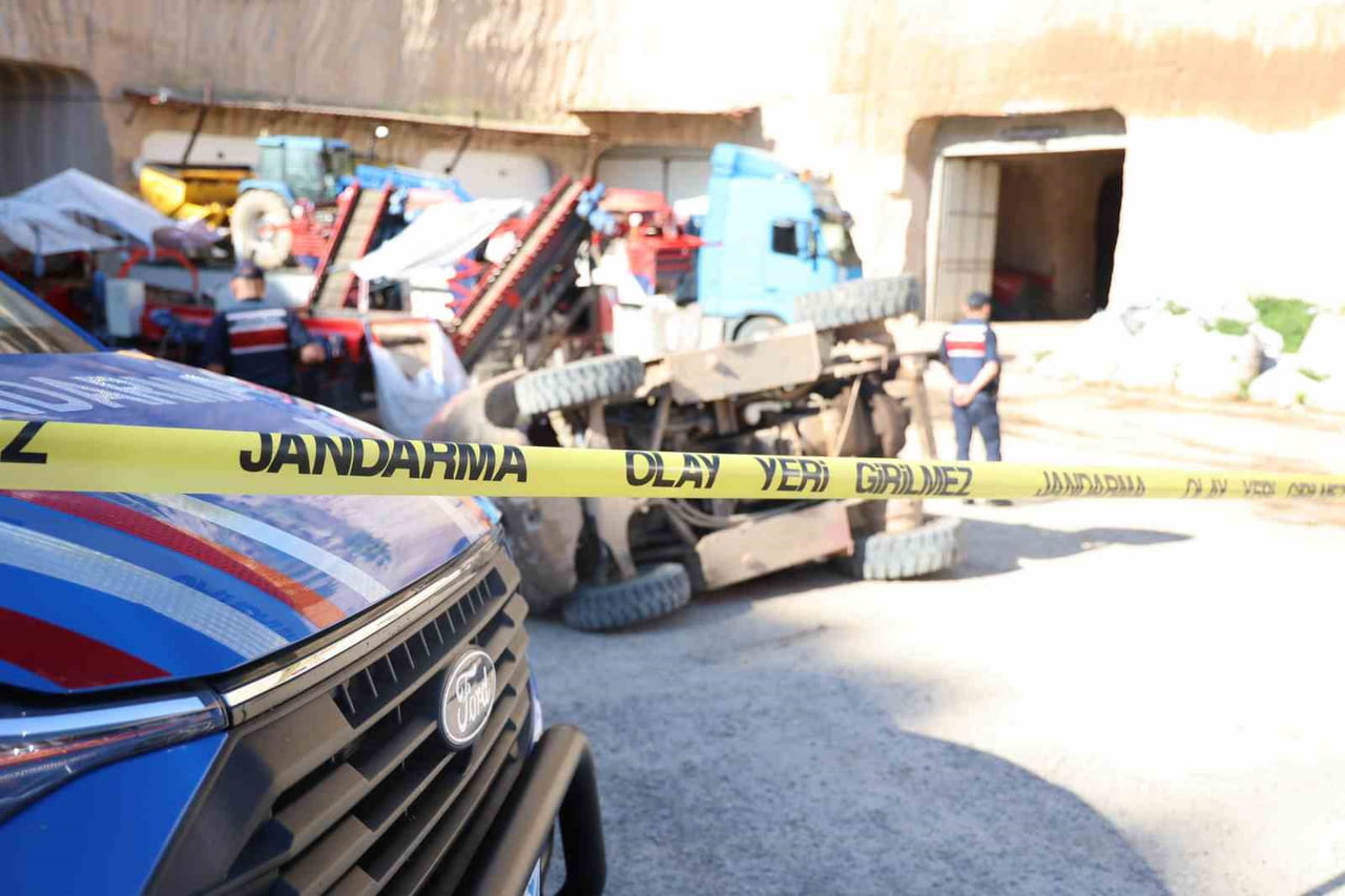 NEVŞEHİR’DE KONTROLDEN ÇIKARAK DEVRİLEN FORKLİFTİN ALTINDA KALAN 18 YAŞINDAKİ SÜRÜCÜ YAŞAMINI...