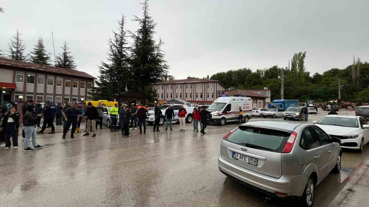 NİĞDE'DE AŞIRI YAĞIŞ NEDENİYLE MEYDANA GELEN SELDE SUYA KAPILAN BİR KADIN HAYATINI KAYBEDERKEN...