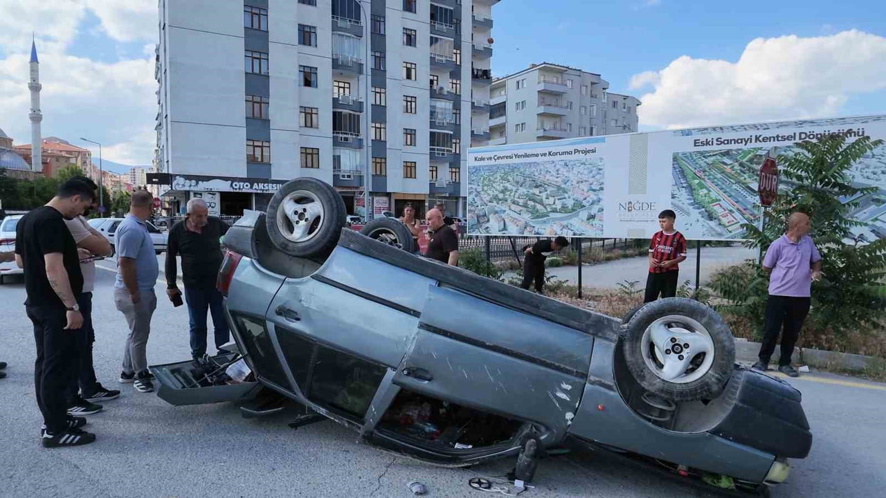 NİĞDE’DE DİREKSİYON HAKİMİYETİNİ KAYBOLAN OTOMOBİL TAKLA ATARKEN, KAZADA BİR KİŞİ...