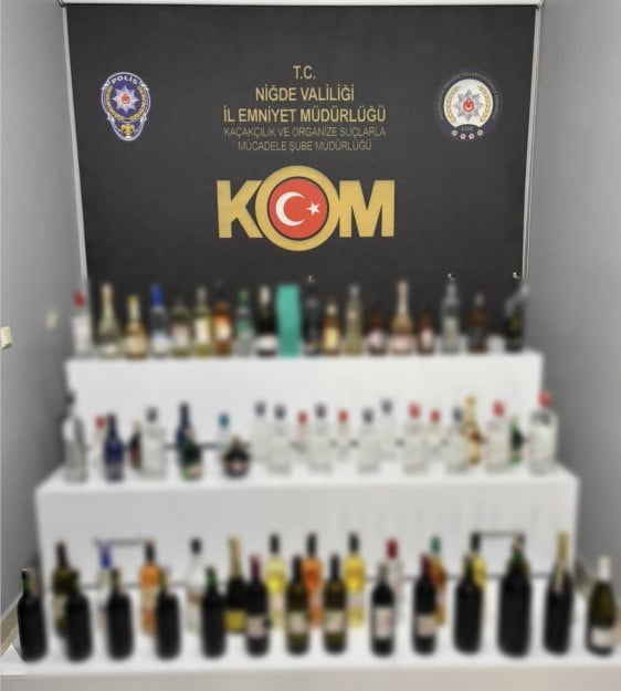 NİĞDE’DE DÜZENLENEN OPERASYONDA ÇOK SAYIDA KAÇAK ÜRÜN ELE GEÇİRİLDİ