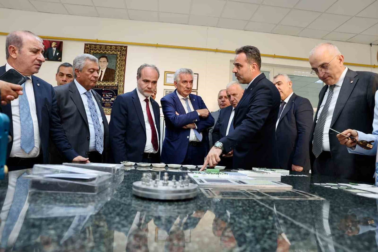 NİĞDE ÖMER HALİSDEMİR ÜNİVERSİTESİ İSTANBUL SANAYİ ODASI ÜYELERİNİ AĞIRLADI