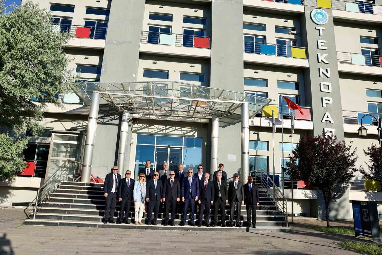 NİĞDE ÖMER HALİSDEMİR ÜNİVERSİTESİ İSTANBUL SANAYİ ODASI ÜYELERİNİ AĞIRLADI