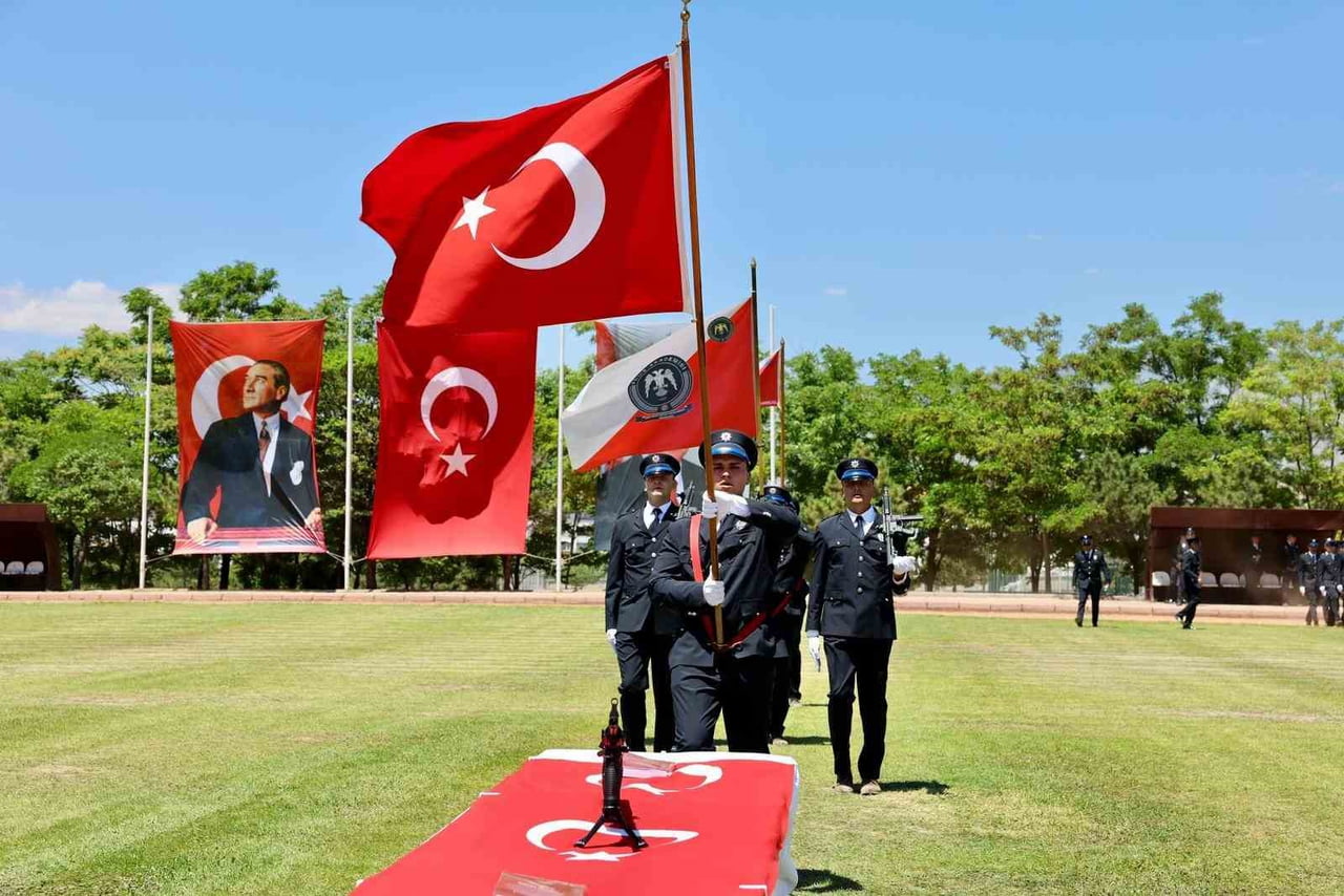 NİĞDE POMEM'DE MEZUNİYET COŞKUSU: 721 POLİS GÖREVE HAZIR