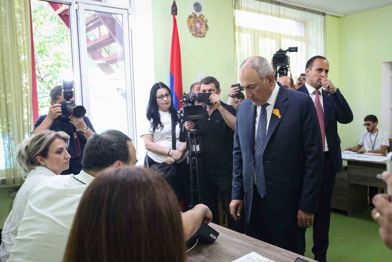 NİKOL PAŞİNYAN OYUNU KULLANDI