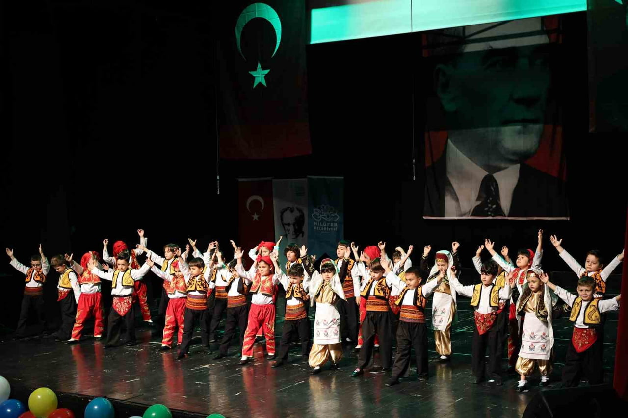 NİLÜFER BELEDİYESİ BÜNYESİNDEKİ KREŞLERDE EĞİTİM GÖREN ÇOCUKLAR, DÜZENLENEN YIL SONU GÖSTERİSİYLE...