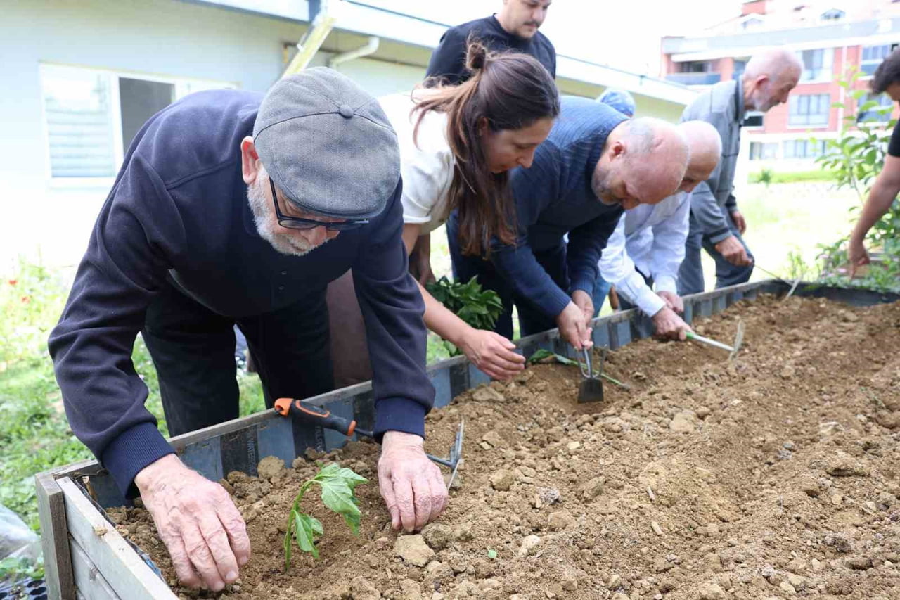 NİLÜFER BELEDİYESİ İNCİ VE TANER ALTINMAKAS HUZUREVİ İLE LİONS VE ERCAN DİKENCİK ALZHEİMER HASTA...