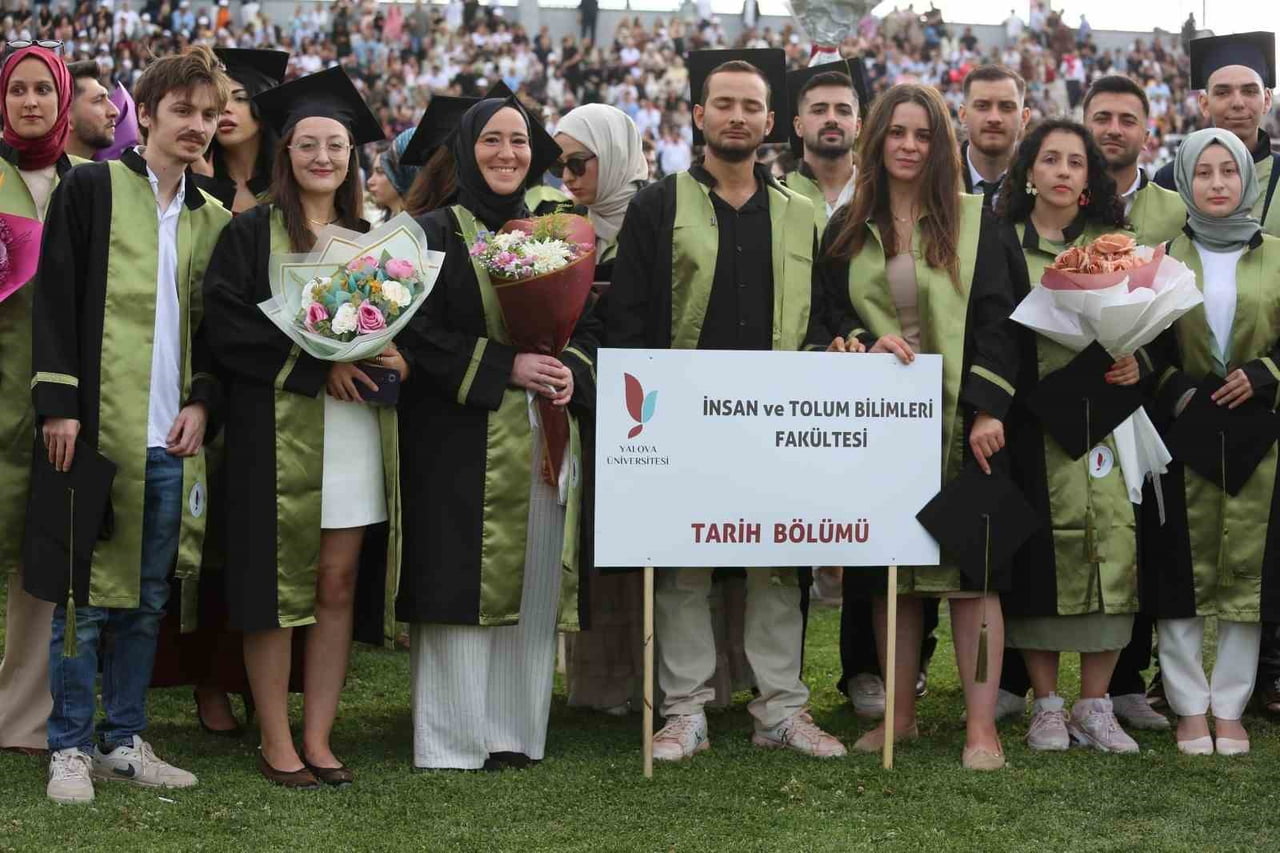 NİLÜFER SAVAŞIR'IN MEZUNİYET TÖRENİ