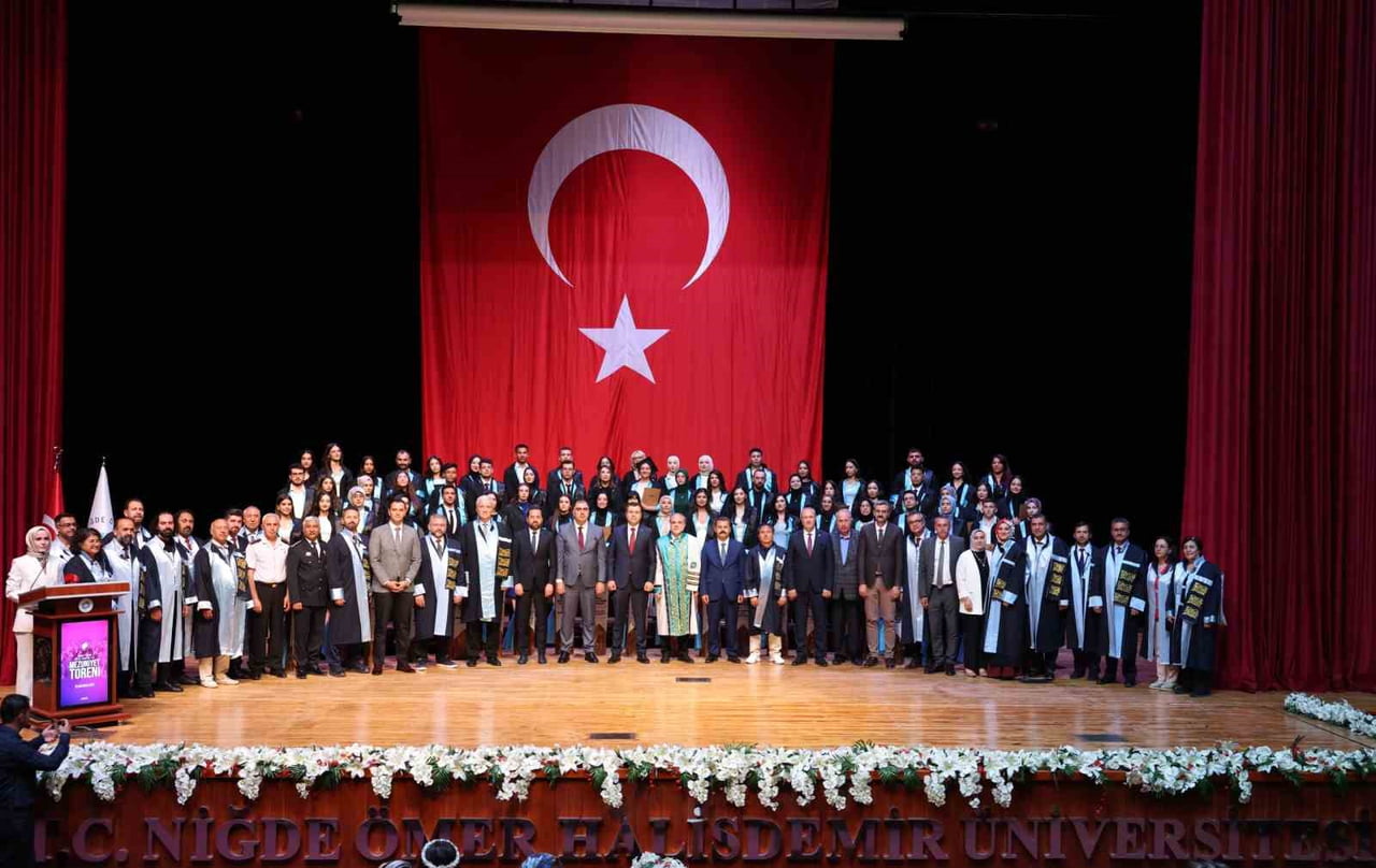 NÖHÜ 2025-2026 EĞİTİM ÖĞRETİM YILI GENEL MEZUNİYET TÖRENİ DÜZENLENDİ