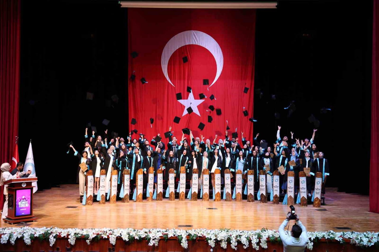 NÖHÜ 2025-2026 EĞİTİM ÖĞRETİM YILI GENEL MEZUNİYET TÖRENİ DÜZENLENDİ