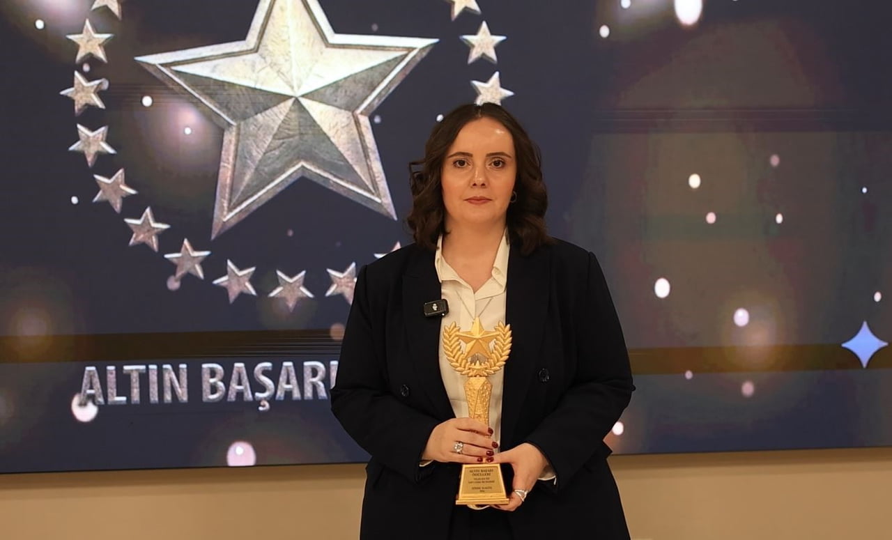 ÖDÜLÜNÜ ŞEHİTLERE İTHAF ETTİĞİNİ BELİRTEN ALAGÖZ, "SINIR ÖTESİNDE VE VATANIMIZIM HER KÖŞESİNDE...
