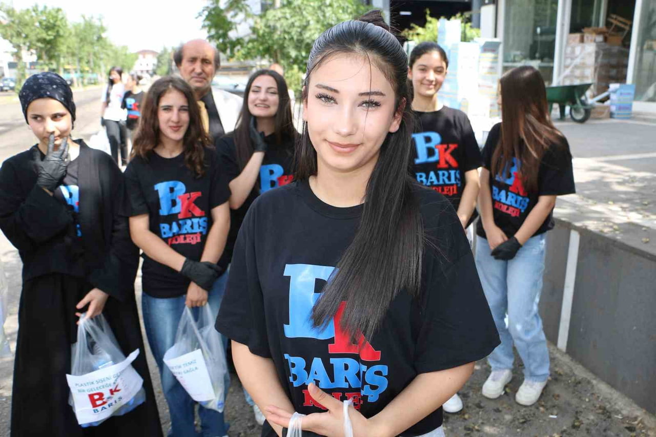 ÖĞRENCİ HAVİN SALİHOĞLU, ETKİNLİK SAYESİNDE BİLGİ SAHİBİ OLDUKLARINI AKTARDI.