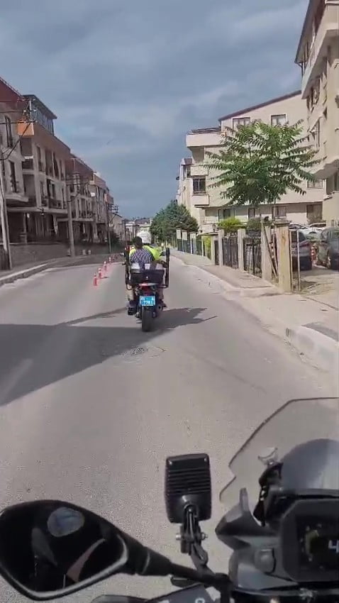 ÖĞRENCİ, POLİS DESTEĞİYLE NÜFUS MÜDÜRLÜĞÜNE GÖTÜRÜLÜP GEÇİCİ KİMLİK BELGESİ ÇIKARILDIKTAN SONRA...