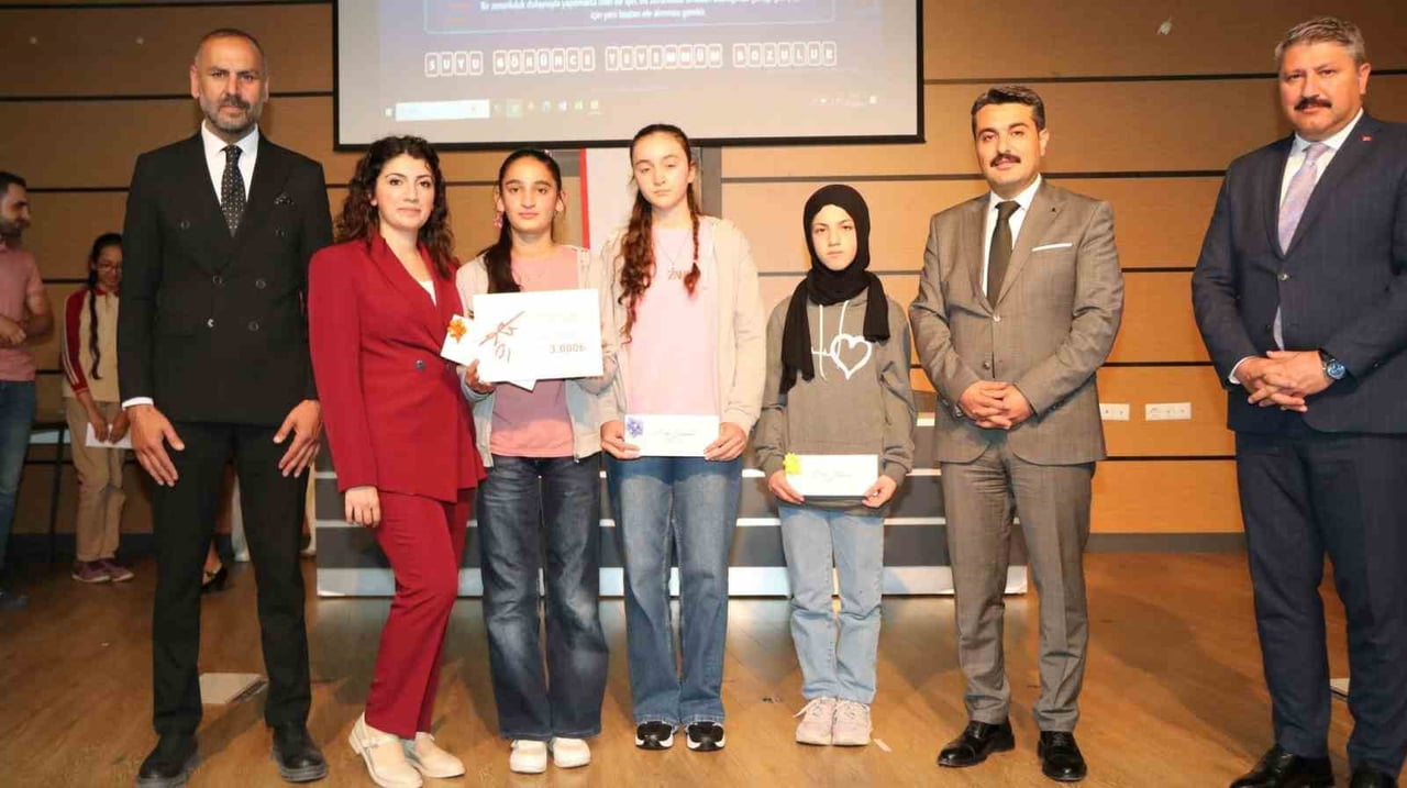 ÖĞRENCİLER İL FİNALİNDE KIYASIYA YARIŞTI