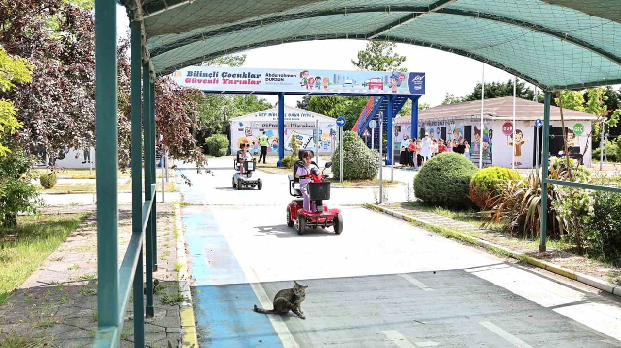 ÖĞRENCİLER "DEPREM EĞİTİM PARKI"NDA DÜZENLENEN EĞİTİMLERLE DOĞAL AFETLER HAKKINDA...