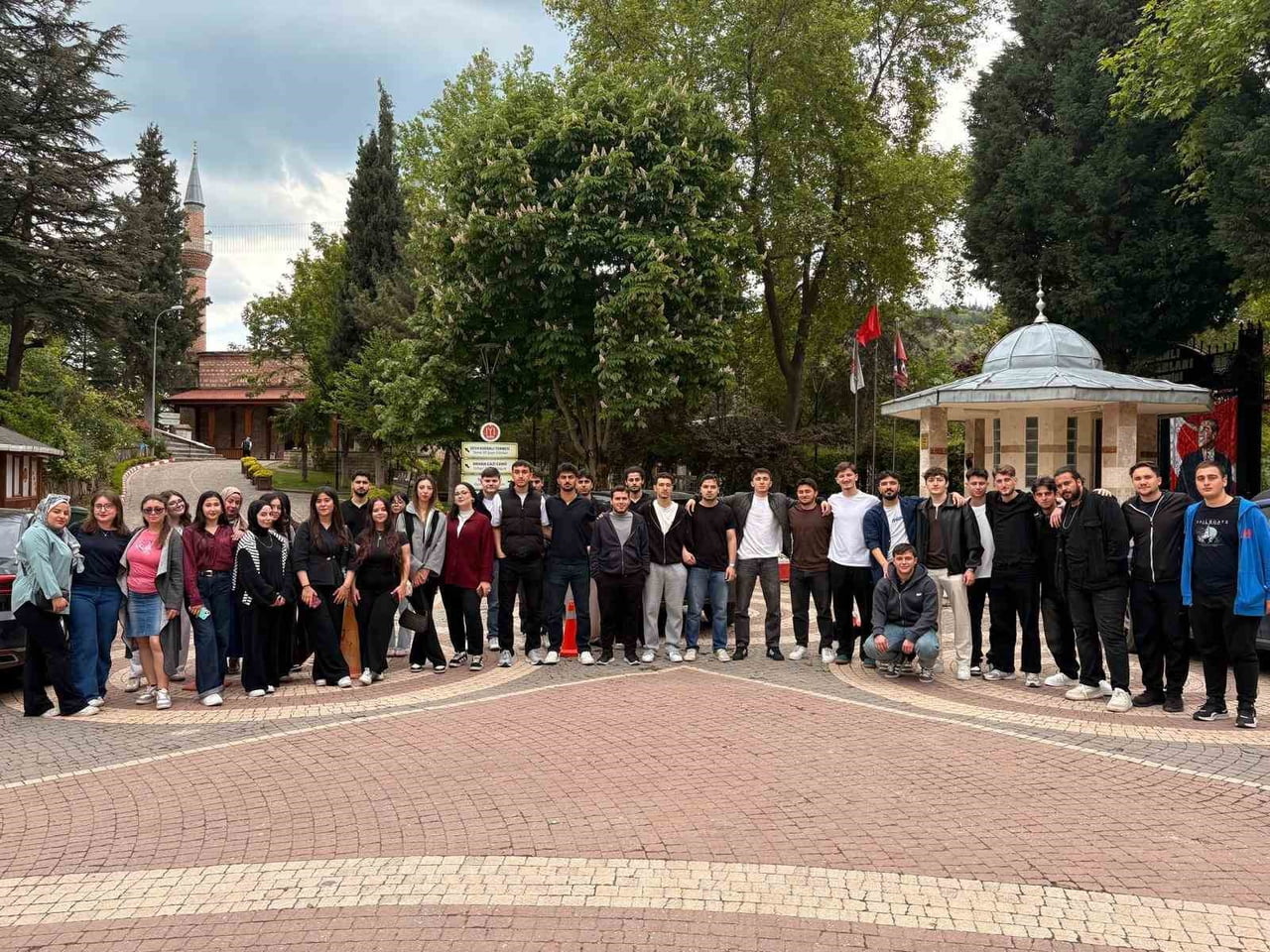 ÖĞRENCİLER TARİHİ VE KAMPÜS ALANLARINI GEZDİ