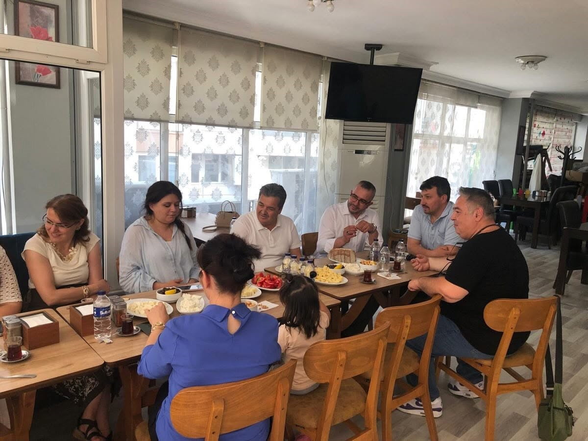 ÖĞRETMENLERE  "PEYNİR-ZEYTİN-EKMEK TADIM ETKİNLİĞİ"