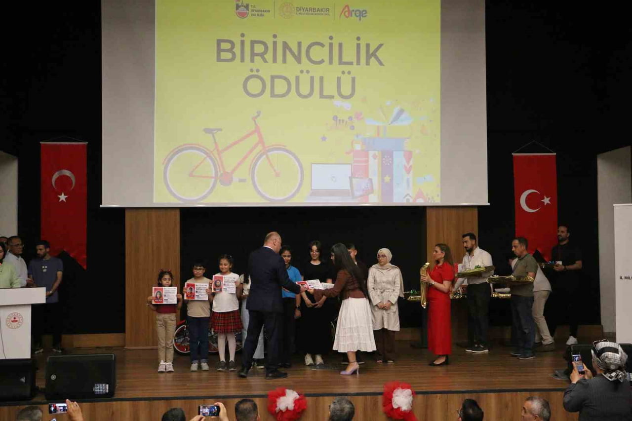 “OKU KİTABINI AL ARMAĞANINI” VE “SÜRDÜRÜLEBİLİR ÇEVRE DOSTU OKUL ETİKETİ (EKO HESAPLA)” PROJELERİ...