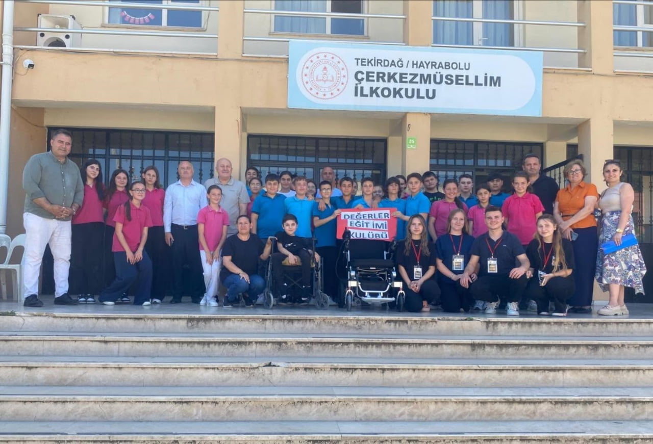 OKUL YÖNETİMİ, ÖĞRETMENLER, ÖĞRENCİLER VE VELİLERİN KATKILARIYLA GERÇEKLEŞTİRİLEN YARDIM...