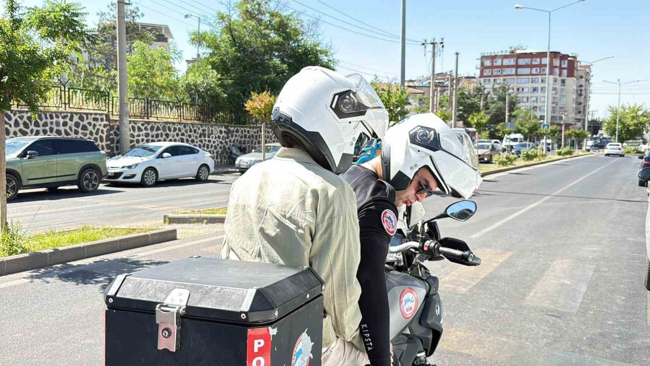 OKULLARI KARIŞTIRAN ÖĞRENCİLER, POLİS EKİPLERİ EŞLİĞİNDE SON DAKİKALARDA...