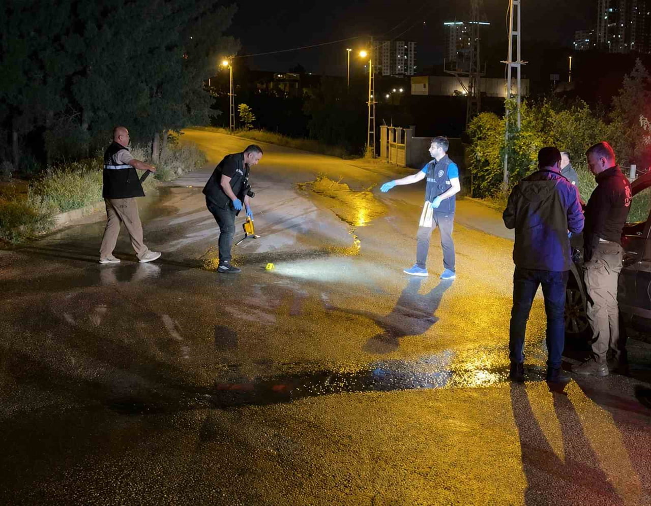 OLAY YERİ İNCELEME EKİPLERİ, KAVGANIN YAŞANDIĞI ALANDA ÇALIŞMA YAPTI
