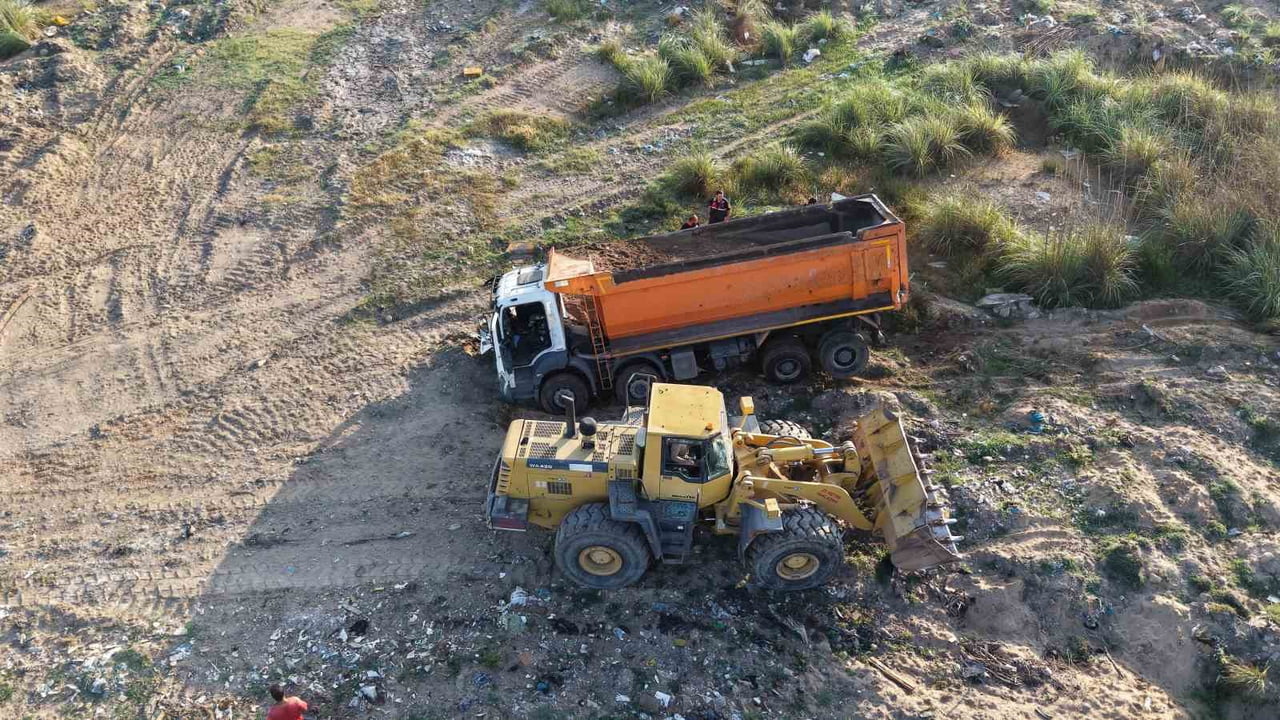 OLAYDA KULLANILAN İŞ MAKİNESİ VE KAMYON YEDİEMİN OTOPARKINA ÇEKİLDİ.