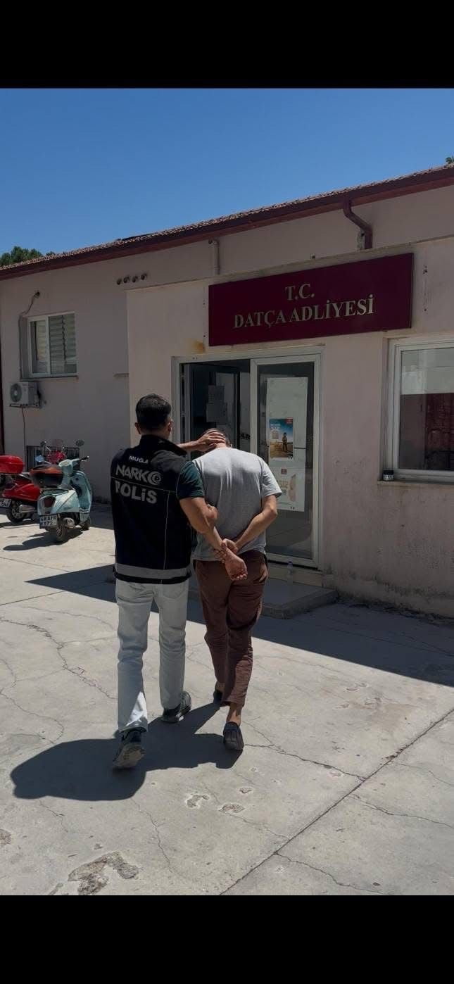 ÖLMEZ MUĞLA (İHA) - MUĞLA’NIN DATÇA İLÇESİNDE NARKOTİK EKİPLERİ TARAFINDAN DÜZENLENEN OPERASYONDA...