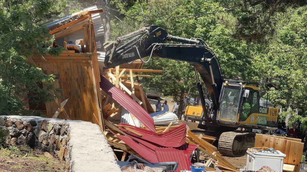 OLUKBAŞI YAYLASI’NDA 225 KAÇAK YAPININ YIKIMINA BAŞLANDI
