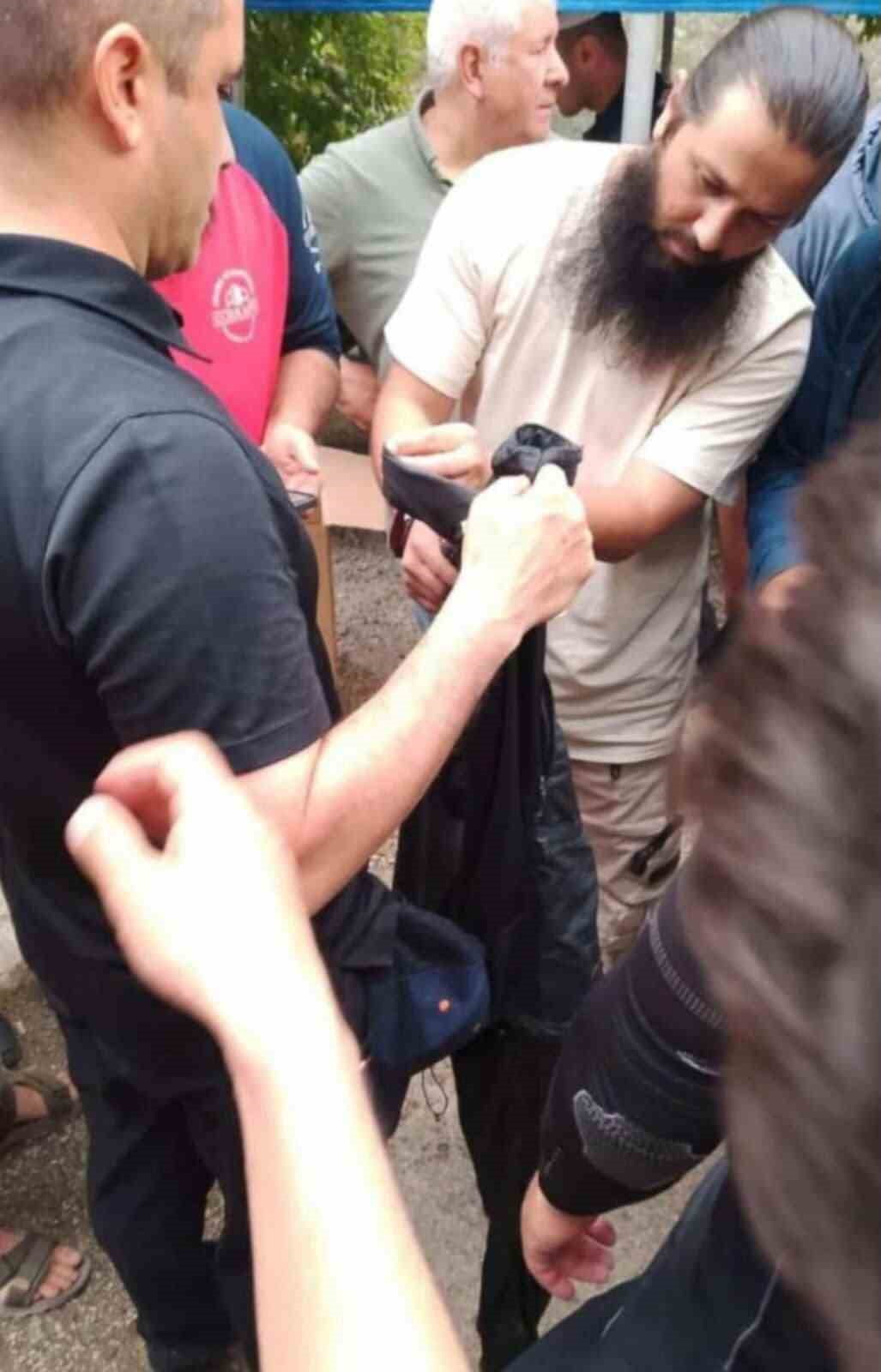 ÖMER ALPTEKİN'İN PANTOLONU, SUYA GİRDİĞİ YERİN 4 KİLOMETRE UZAĞINDA BULUNDU.